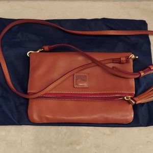 EUC Dooney and Bourke Florentine Crossbody